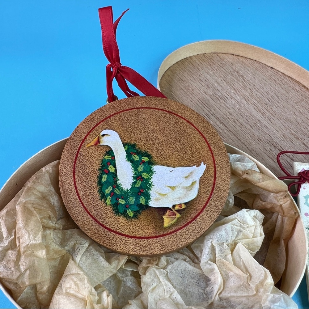 Hallmark Country Christmas Collection Goose with Wreath Around The Neck